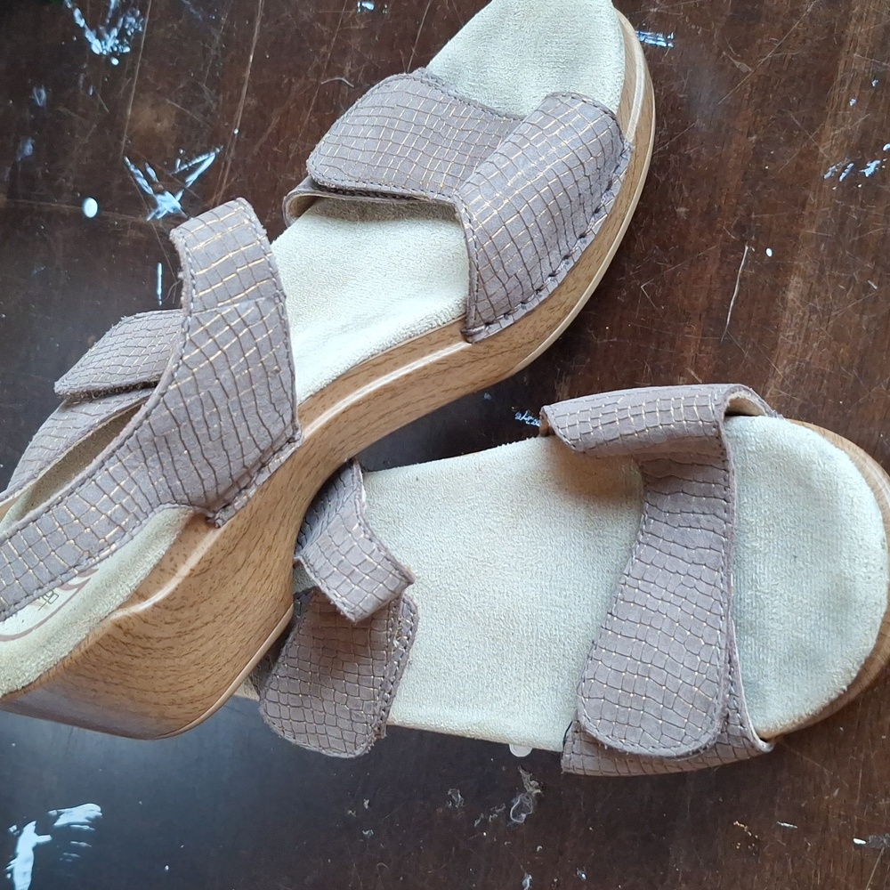 Dansko sandal clogs size 39 8.5 - 9 brown tan shoes